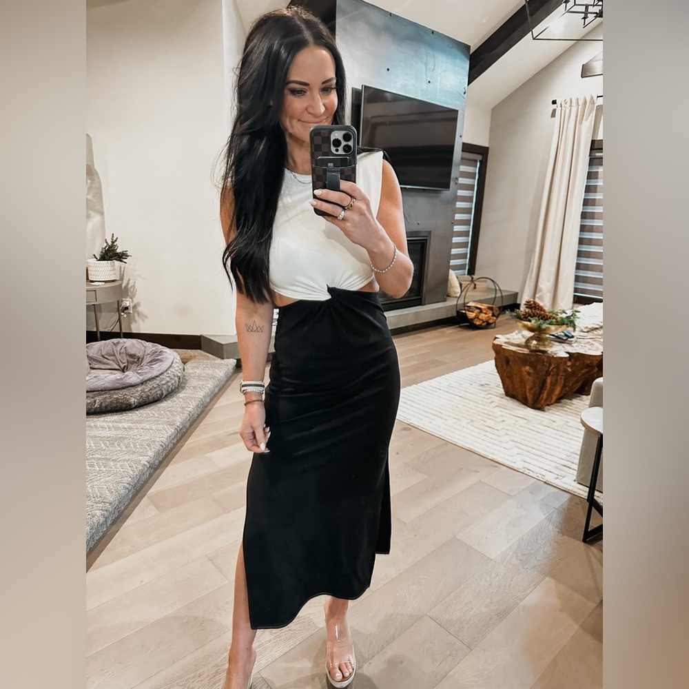 VICI colorblock midi dress. New without tags. Size small. Black and white.